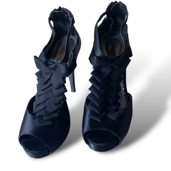 Lulu Townsend Bow w/ T-Strap 5” Black Stilettos Open Toe, Back Zip, BOW … - Picture 3 of 10